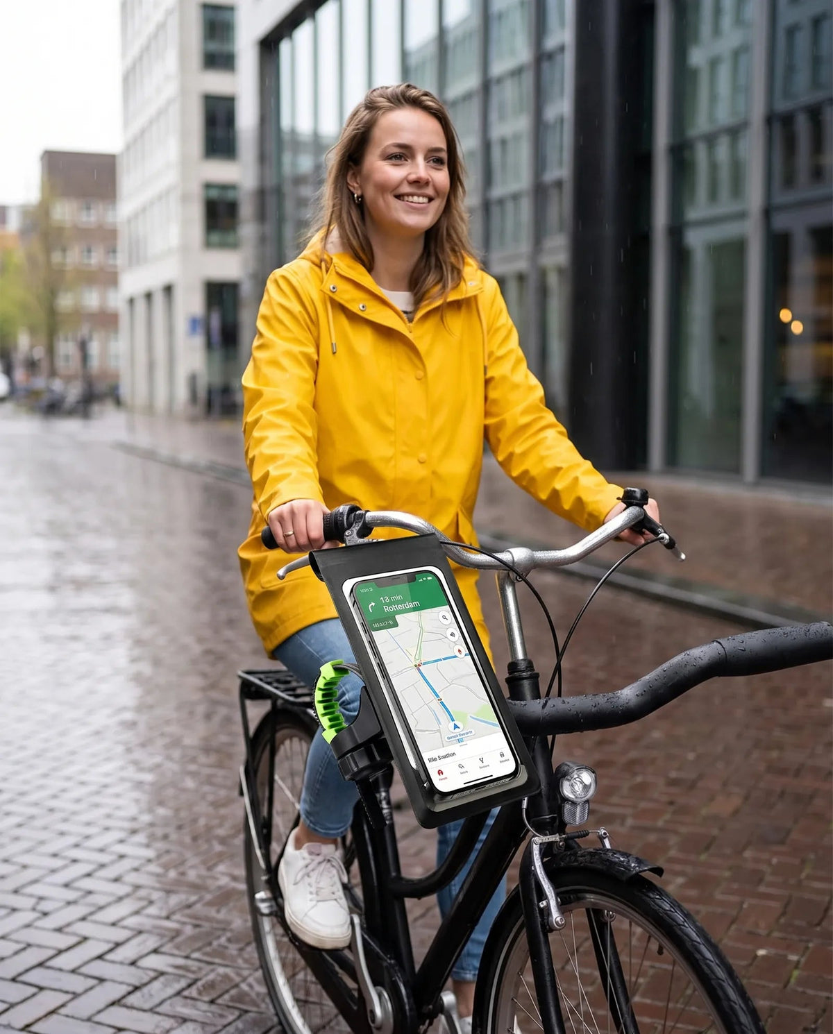 Fietsen in de regen in Rotterdam met DRYRIDE